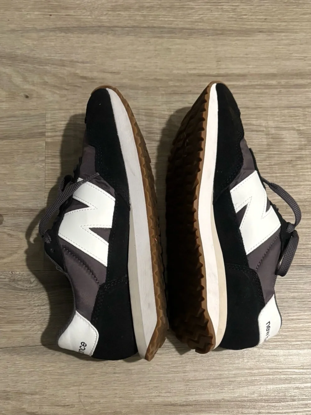 New Balance 237 Black, White & Gray Classic Trainer - Picture 4 of 6